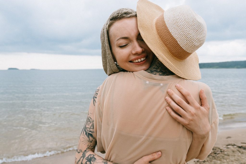 Explore the numerous benefits of gratitude and learn 20 practical ways to cultivate thankfulness in your daily life. Unleash the transformative power of gratitude today.